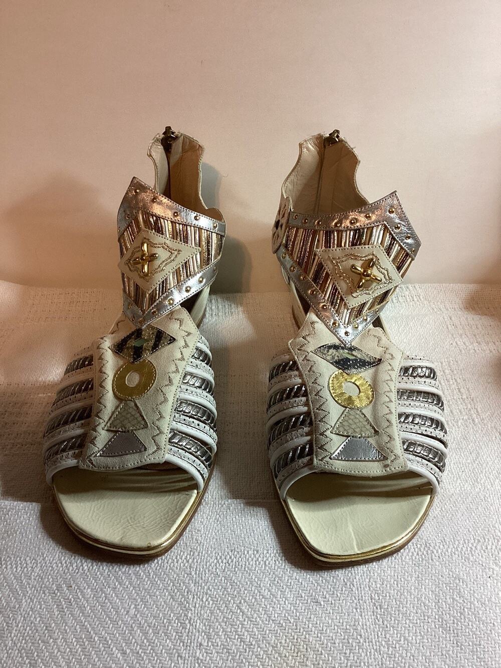Beautiful Serena Italian Women’s Sandals Shoes SZ 7.5 Multicolor Aztec Design